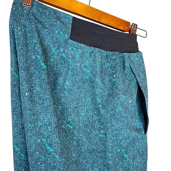 LULULEMON 9" T.H.E. Short Linerless in Teal Green, Gray, and Black Men's Medium - Picture 9 of 16